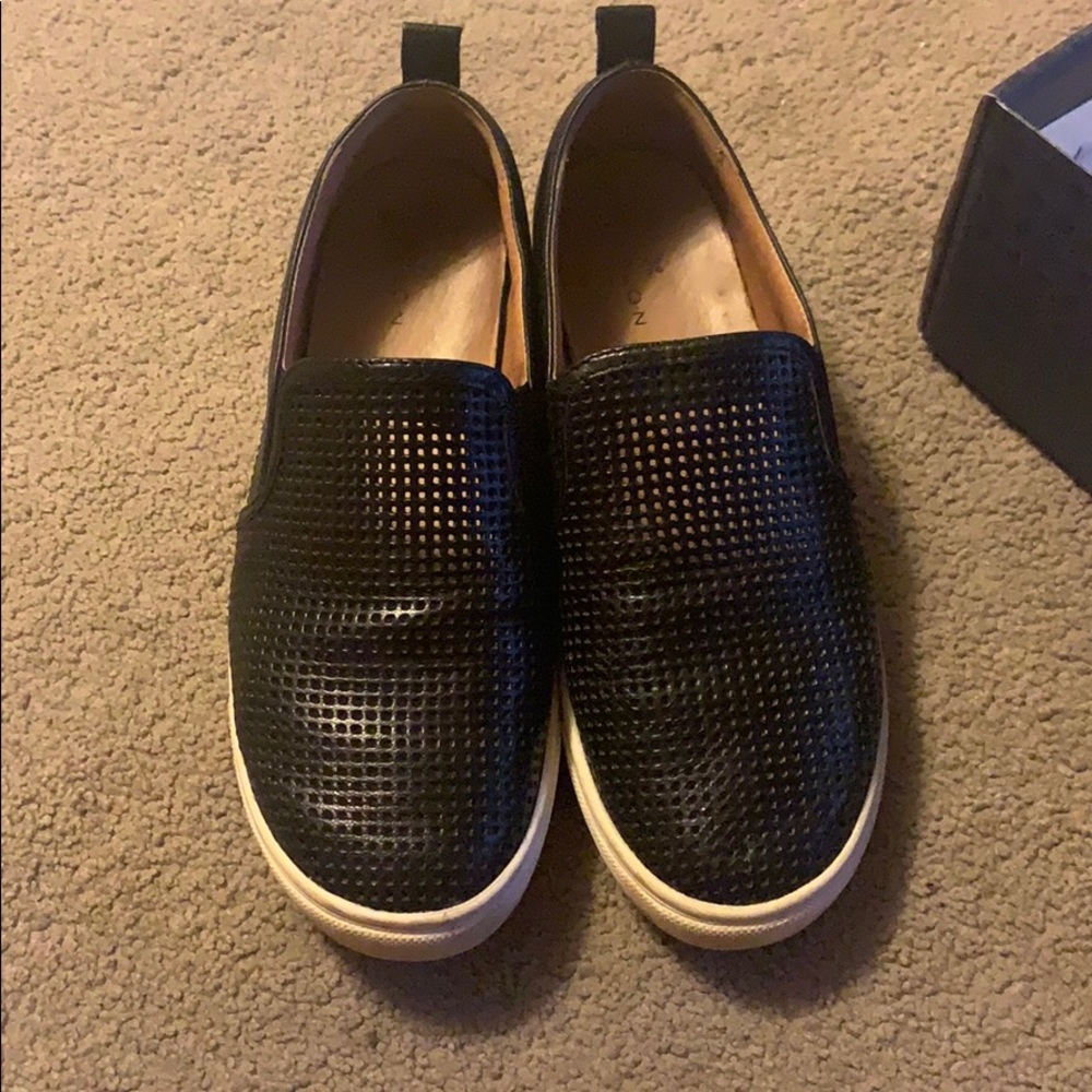 Caslon shoes